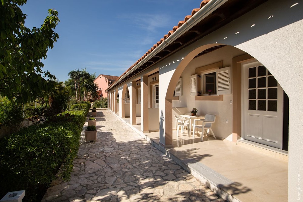 Paradise Village 7/40