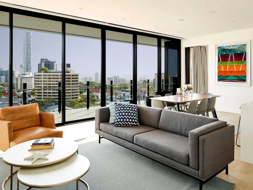 The Johnson Brisbane - Art Series 48/77