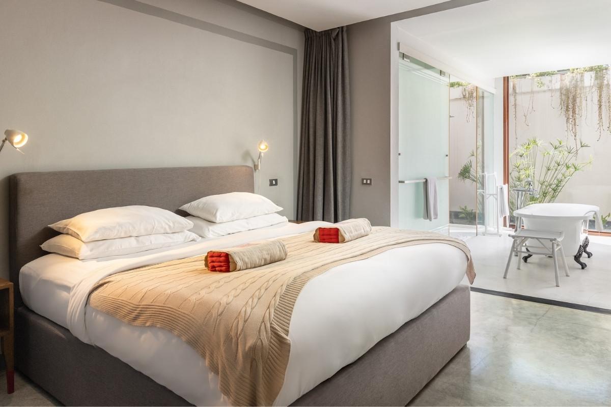 Deluxe, Suite, King Bed, Sofa