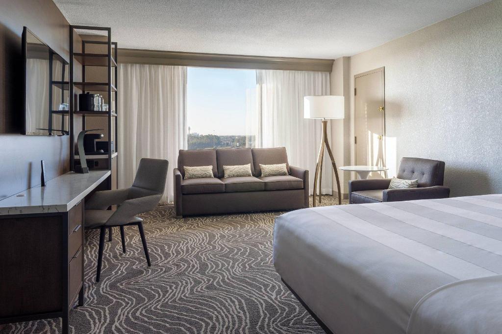 Guest Room, King Bed, Sofa, Large