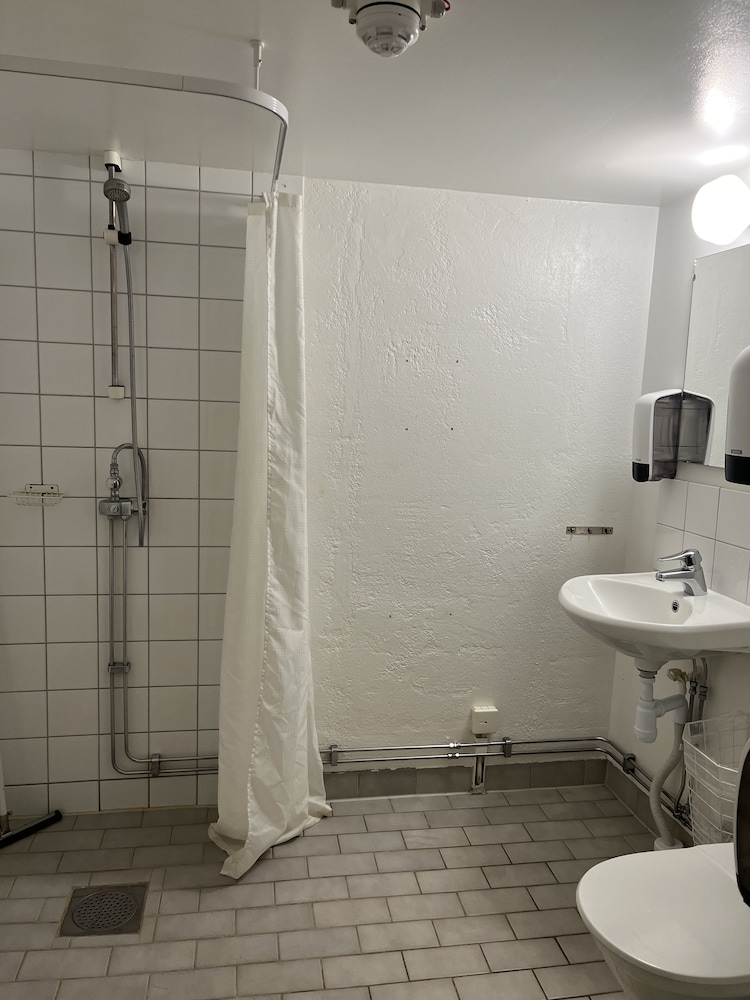 Skeppsdockans Camping & Vandrarhem 28/31