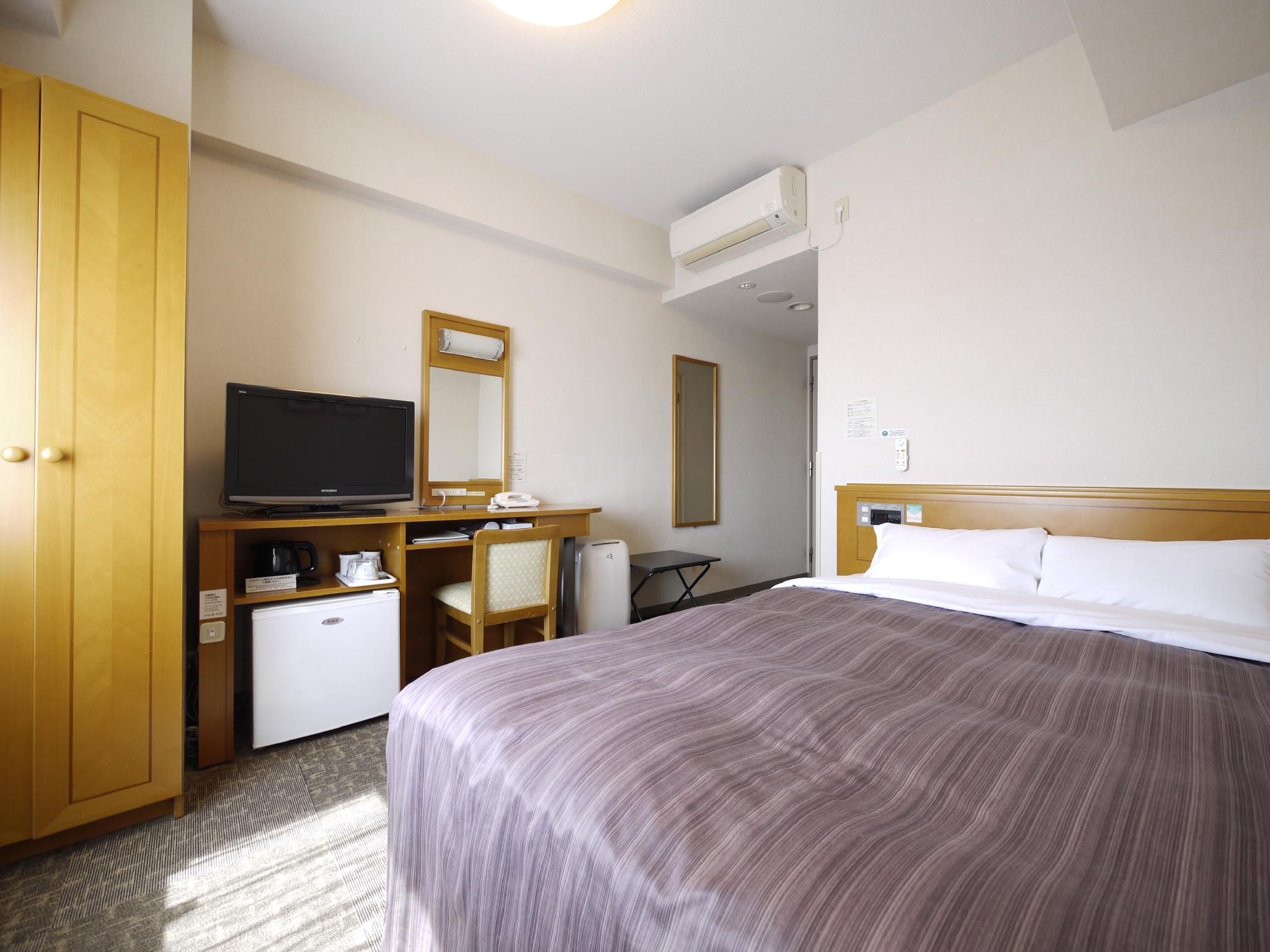 Room, Double Bed, Smoking Type Not Guaranteed
