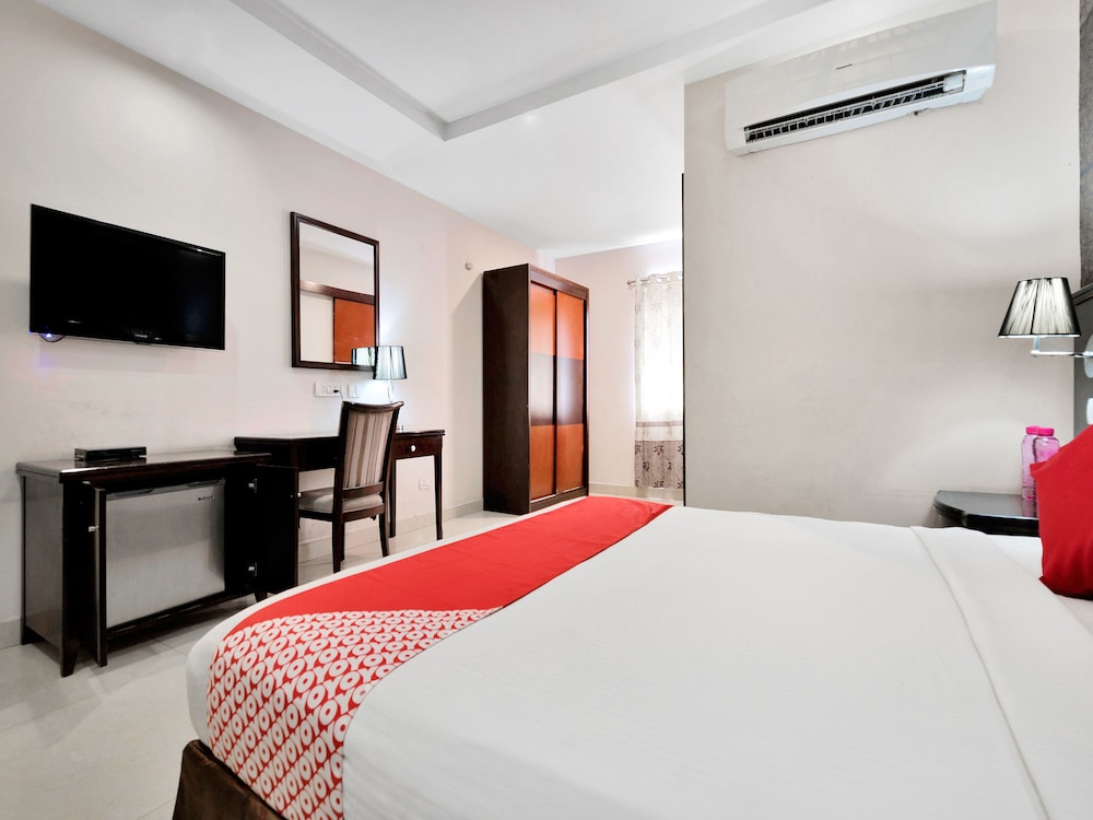 Oyo 12384 Hotel Serene Majestic 6/18