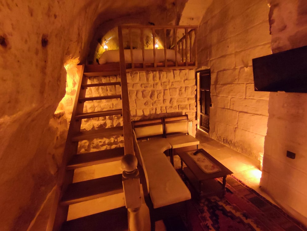 Euphoria Cave House 13/50