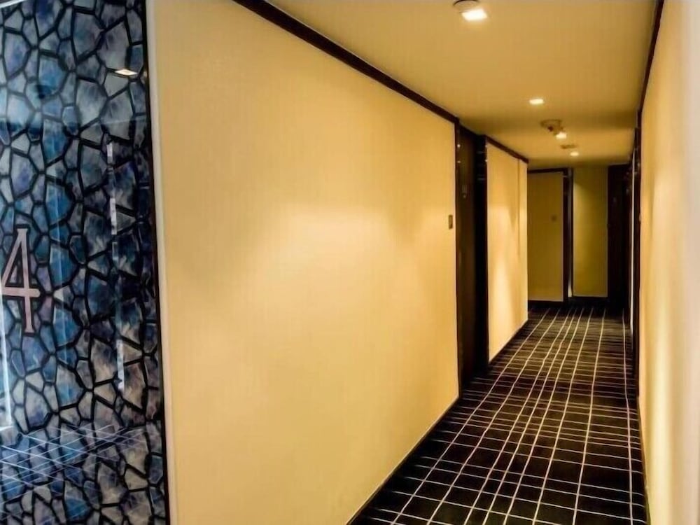 Noble Park Hotel 17/21
