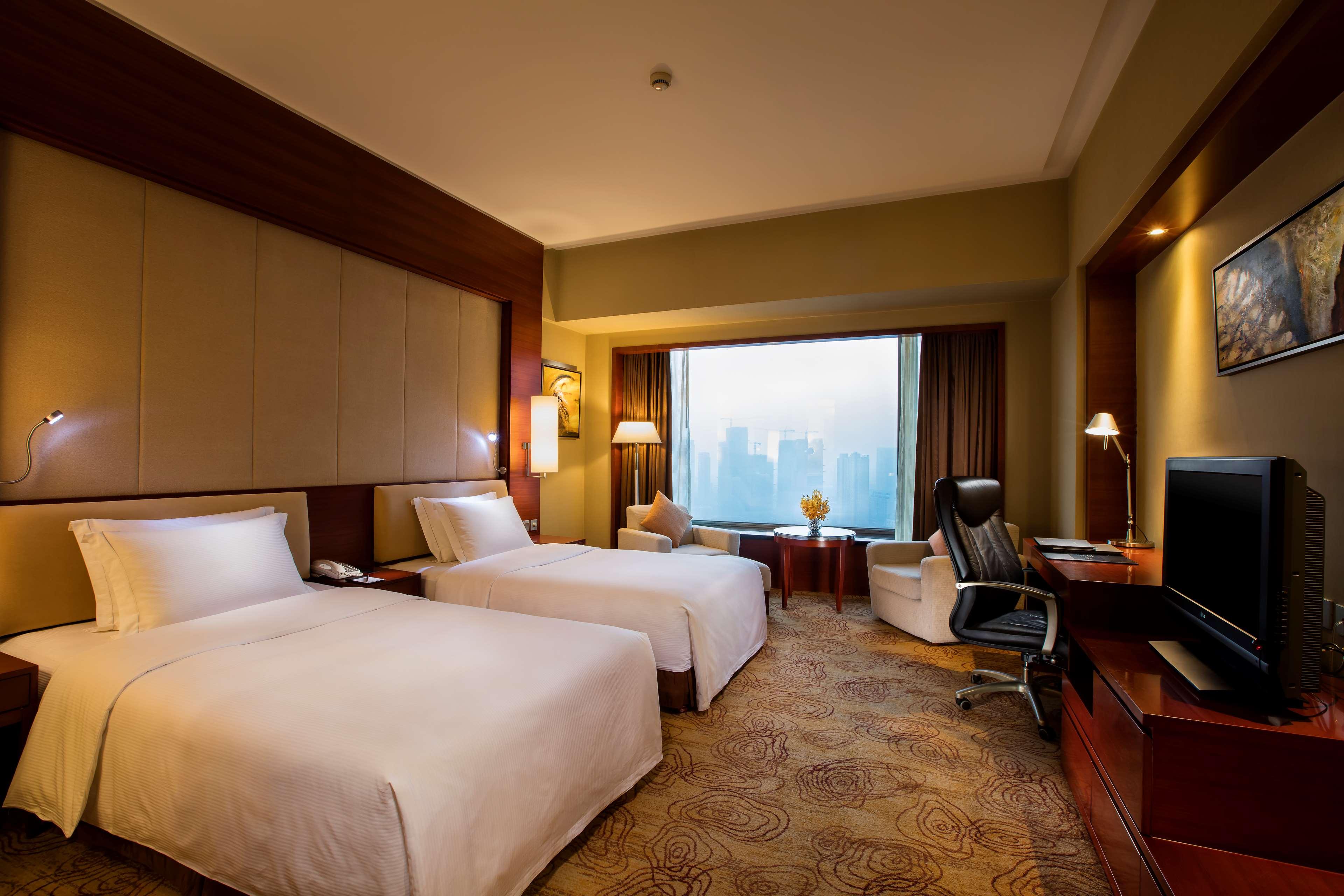 EXECUTIVE, TWIN BEDS