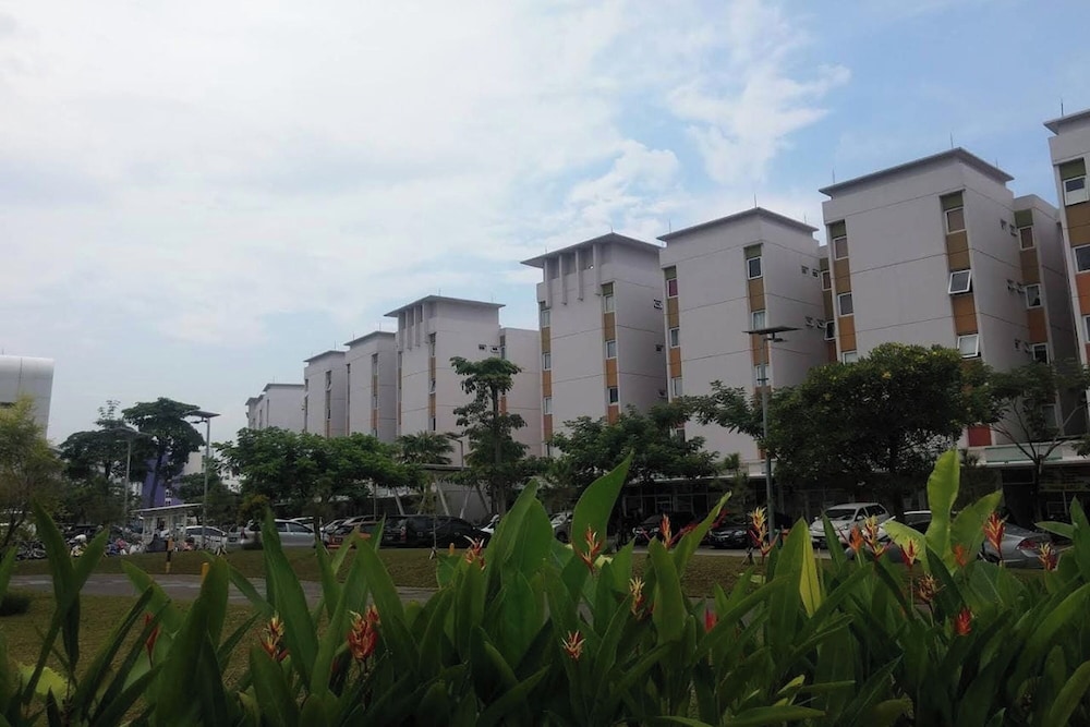 Barata Hotel Near Bandara Soekarno Hatta 6/32