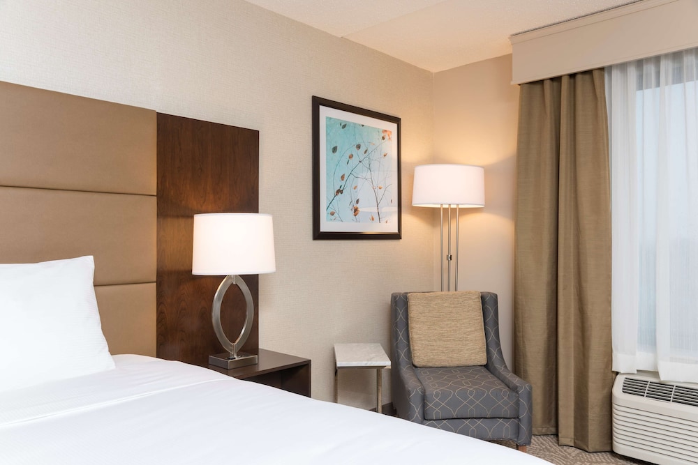 Doubletree By Hilton Pleasant Prairie Kenosha 13/48