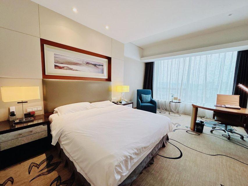 Sunshine, Executive, King Bed