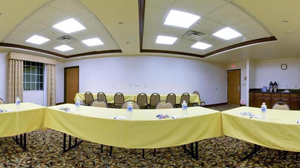 Holiday Inn Express Suites Levelland 46/46