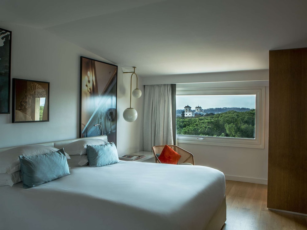 جناح بسرير كينج بشرفة