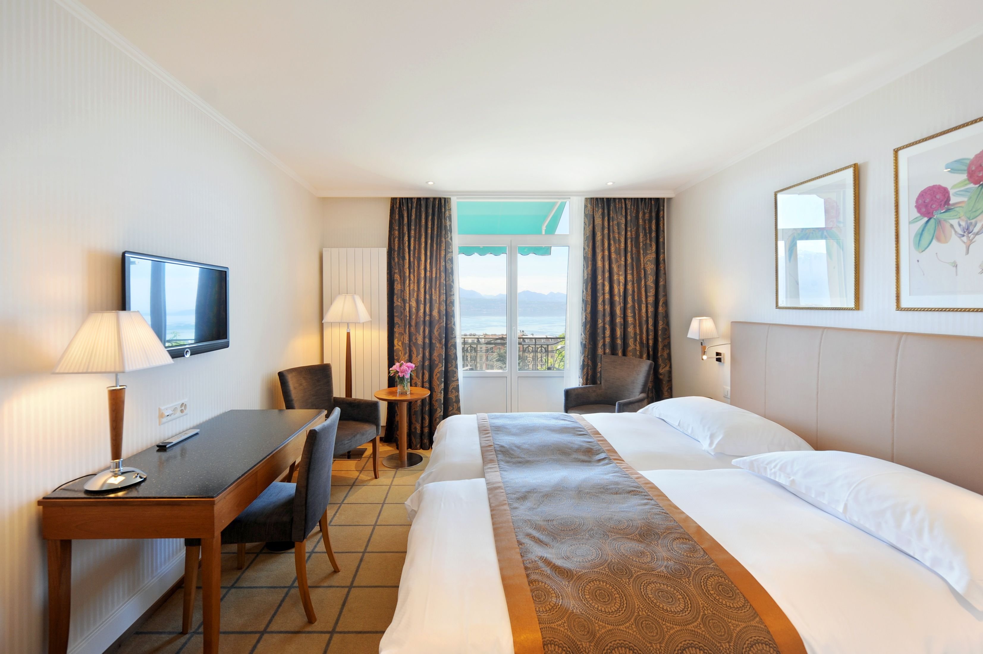 ROOM, DOUBLE BED, LAKE VIEW