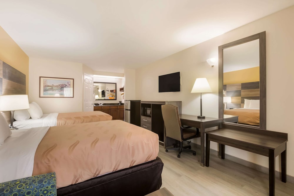 Quality Inn & Suites Greensboro near Lake Oconee 13/36