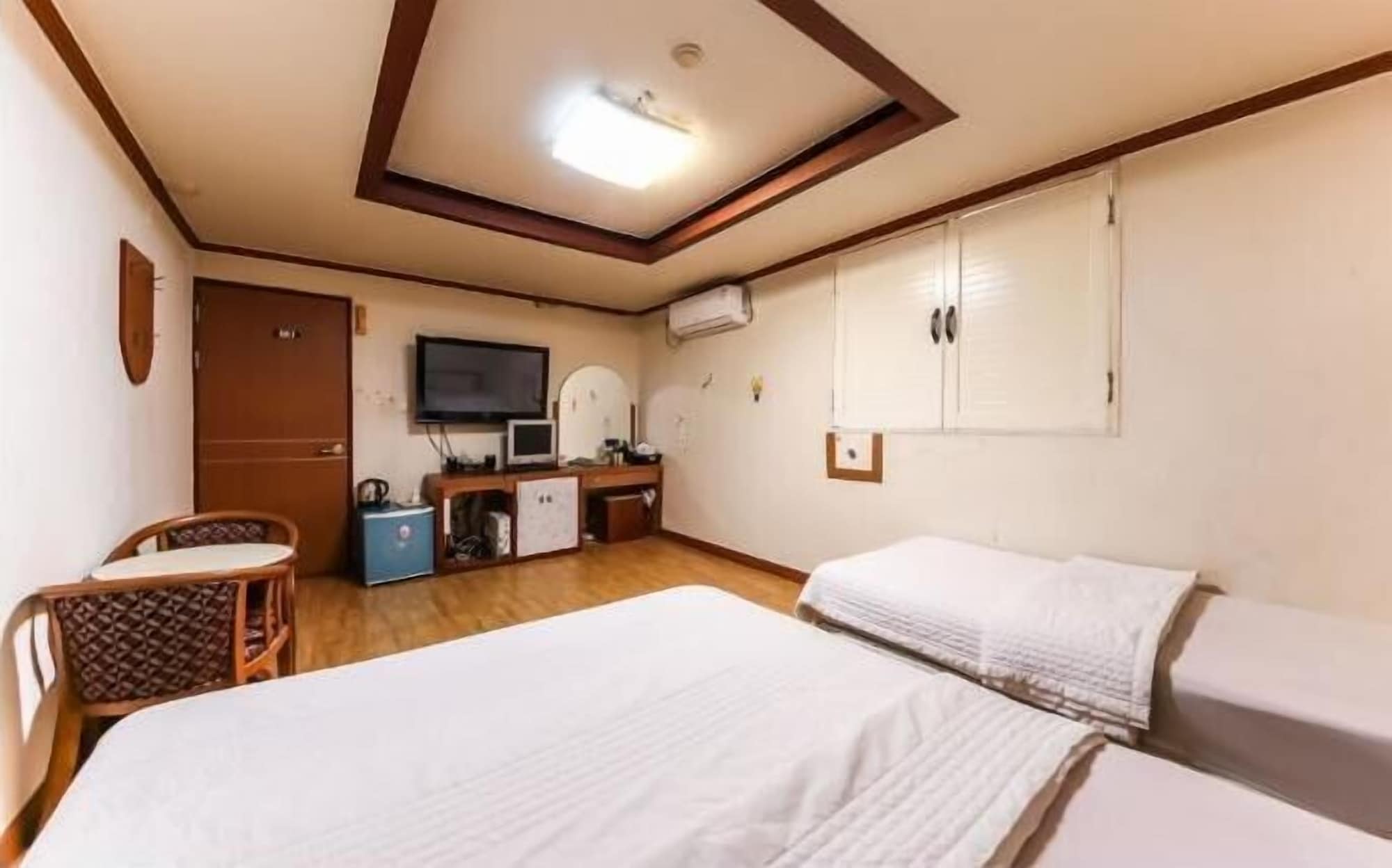 DELUXE, TWIN BEDS
