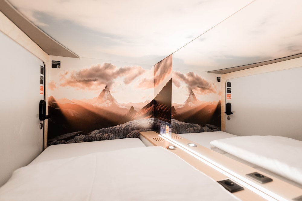 Capsule Hotel - Alpine Garden Zurich Airport 6/37