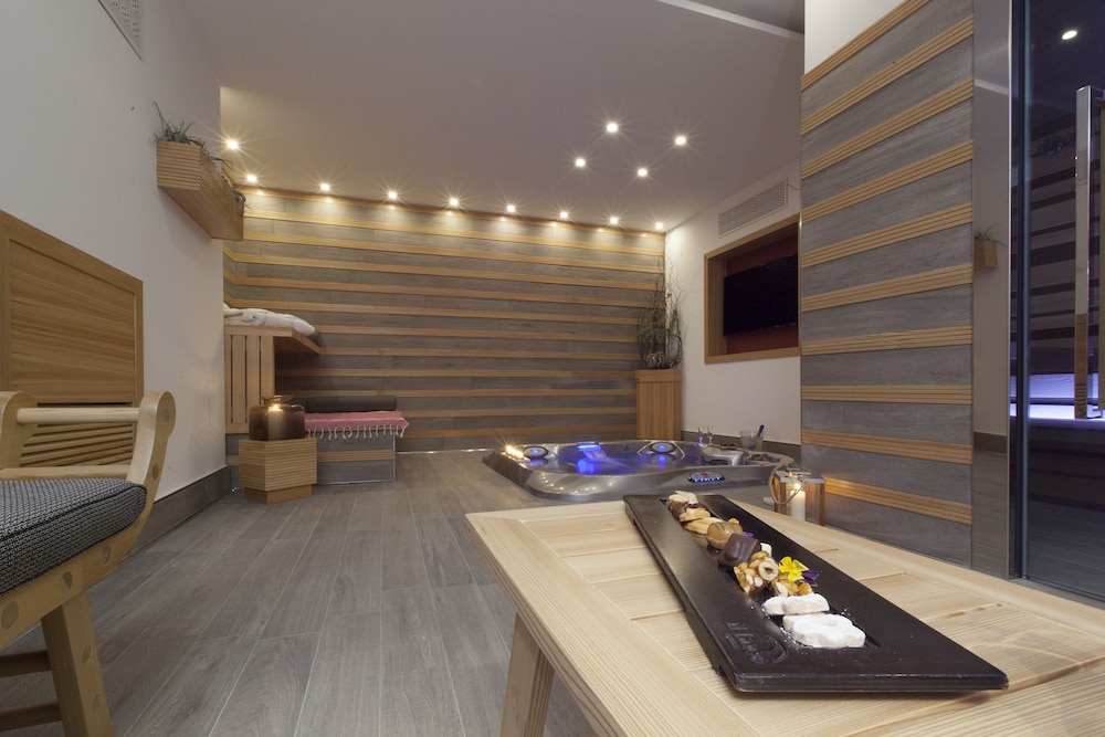 Tasso Suites 44/71