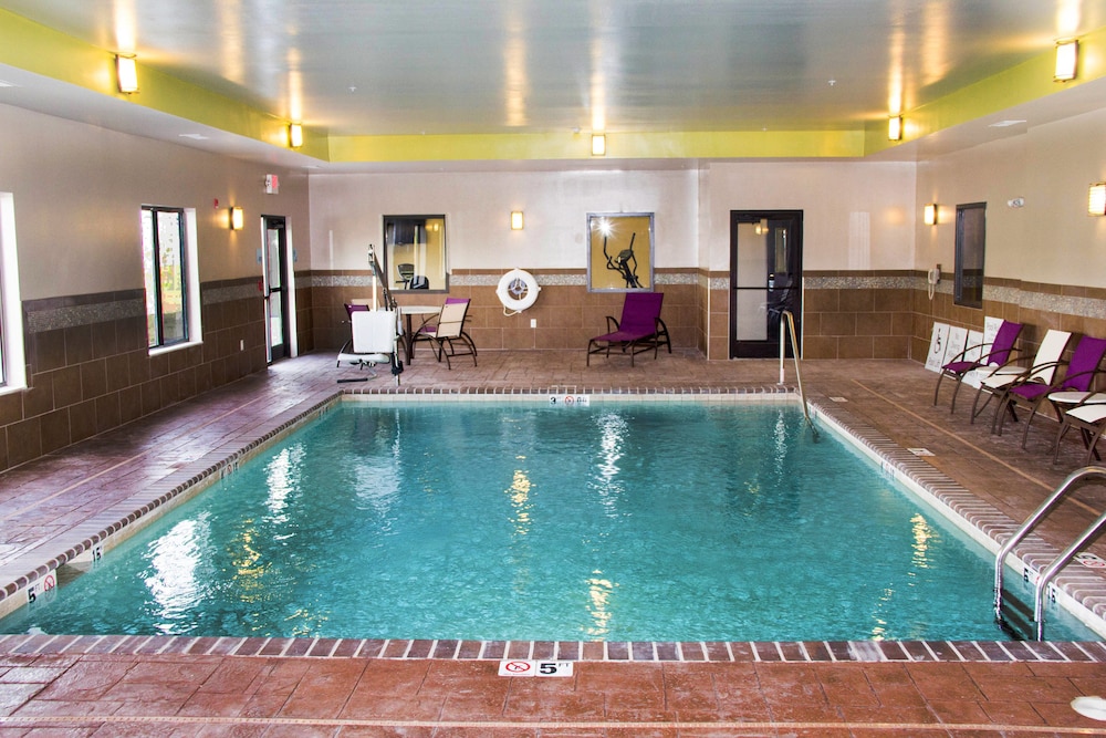 Holiday Inn Express & Suites Sikeston 3/30