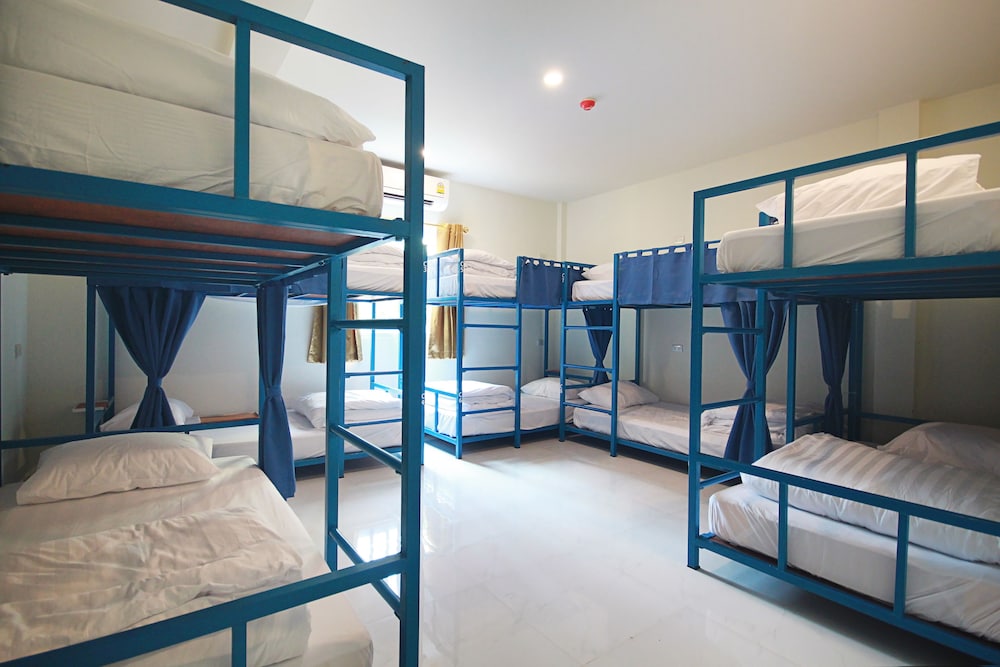 Happy Hostel 10/32