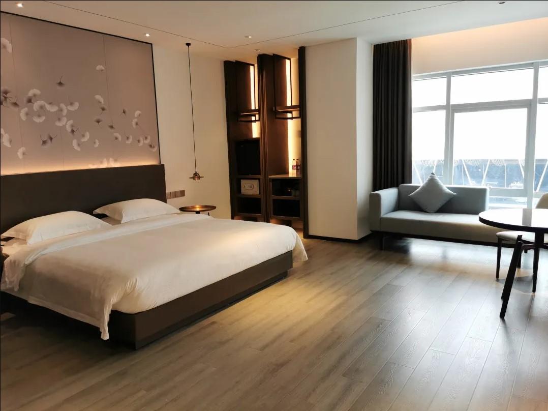Deluxe, Double Bed, South Wing