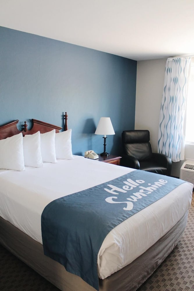 Days Inn by Wyndham Show Low 10/36