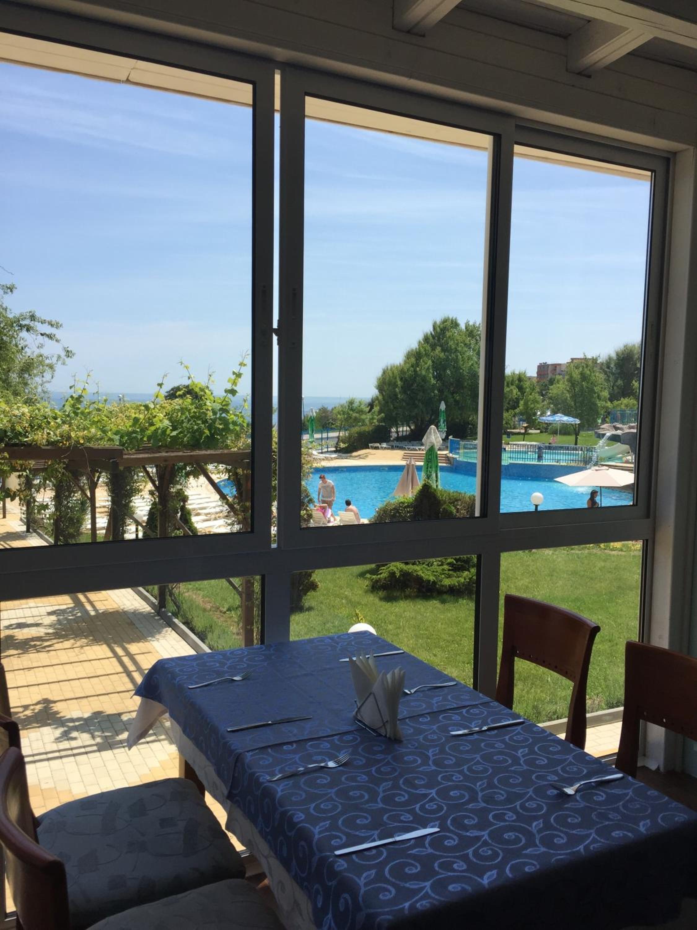Perla Beach Hotel III 24/50