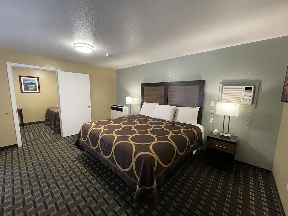 Pinewood Inn 38/55