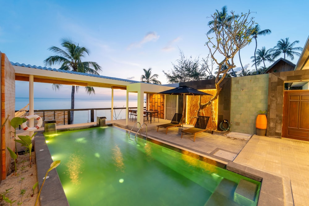 Pao Jin Poon Beach Front Villa 34/56