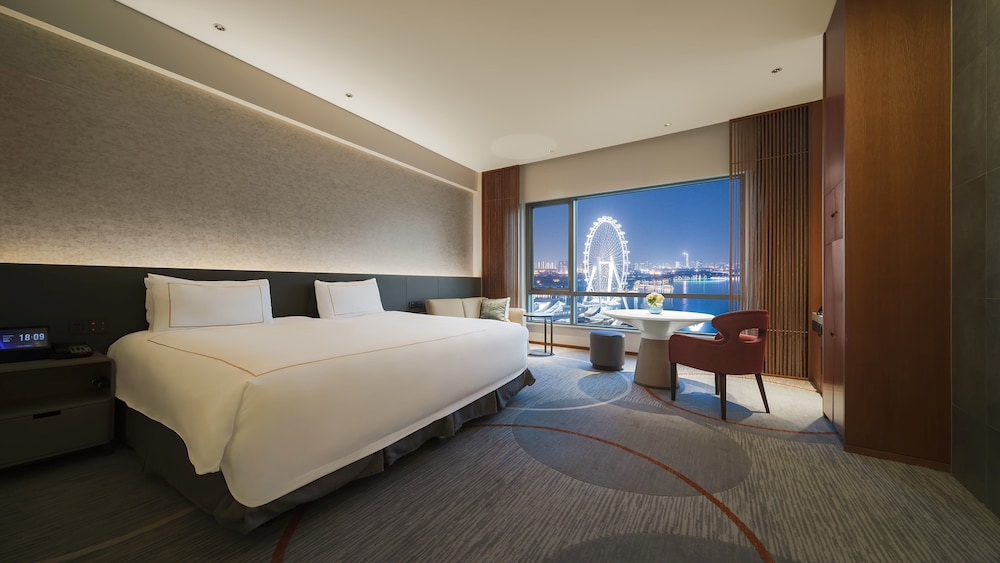 Premium, King Bed