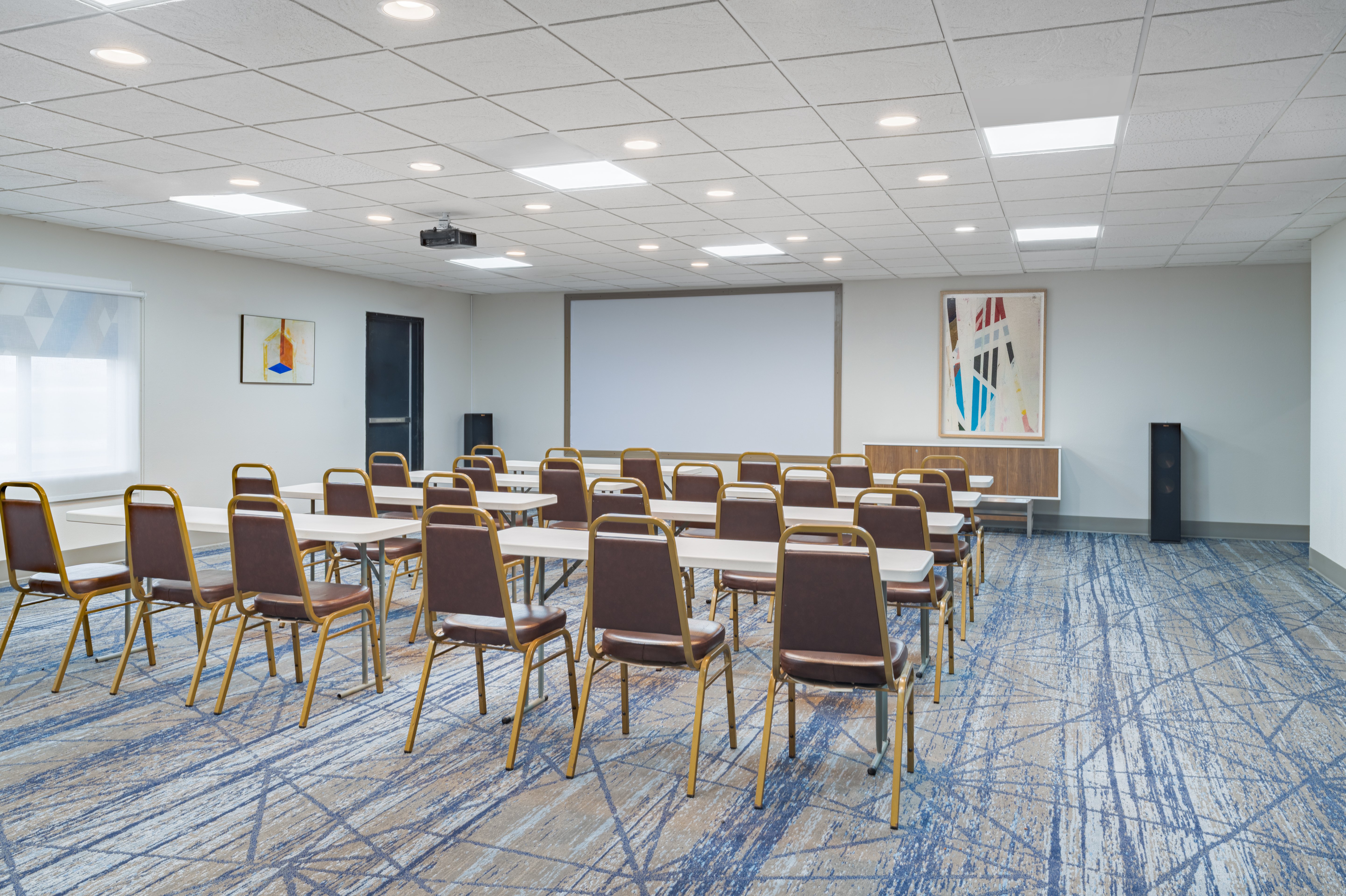 Holiday Inn Express Hotel And Suites Pratt 54/55