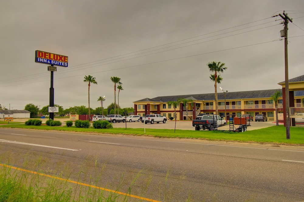 Deluxe Inn Suites 51/61