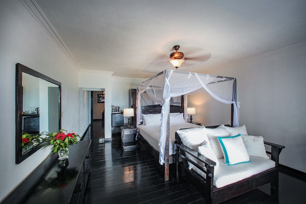 Keyonna Beach - All Inclusive - Couples Only 48/50
