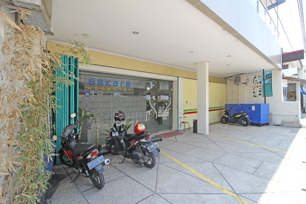 RedDoorz near UNS Solo 25/37