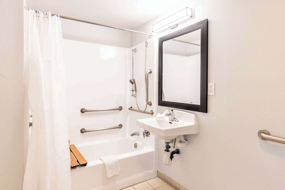 Motel6 Carlsbad, CA - Near Legoland 52/53