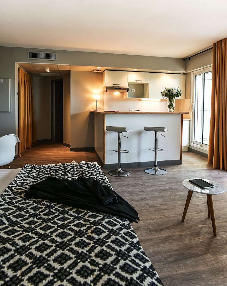 Hotel La Reserve 63/77