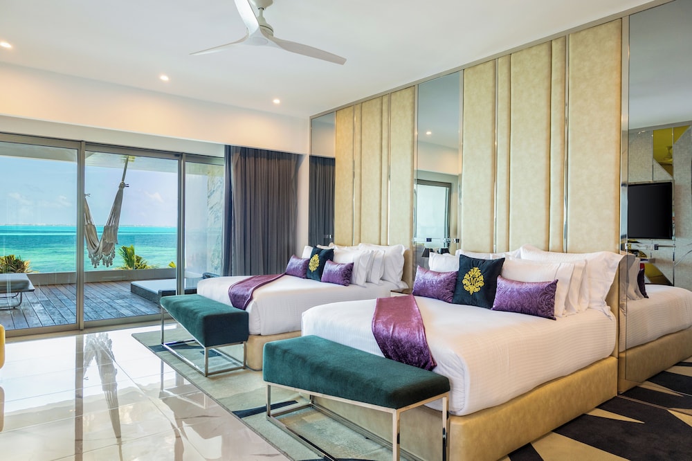ULTRA, SUITE, 2 QUEEN BEDS, OCEAN FRONT