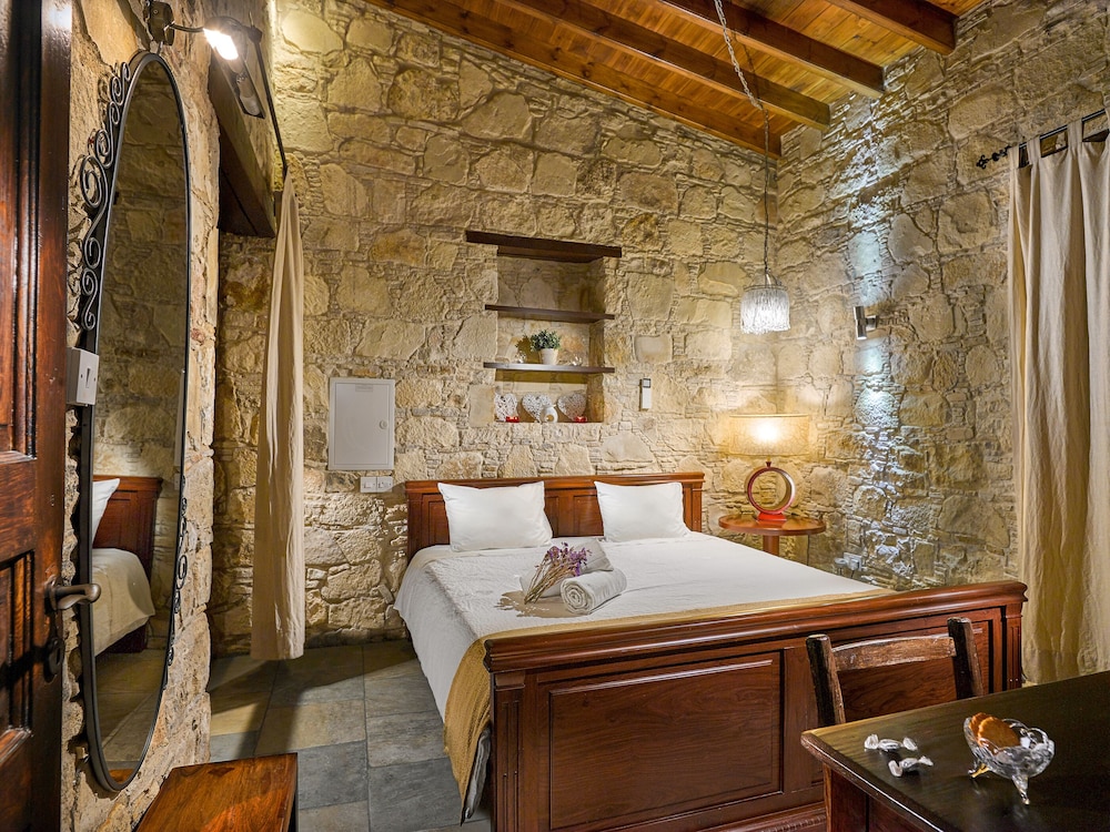 OINOESSA TRADITIONAL BOUTIQUE HOUSES 15/50