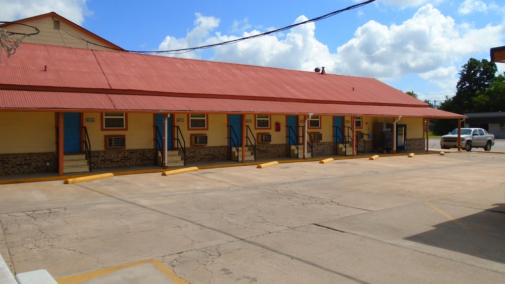 TOWN HOUSE MOTEL 3/61
