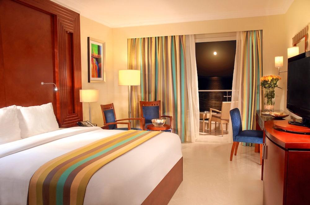 Honeymoon, Swim Up, King Bed