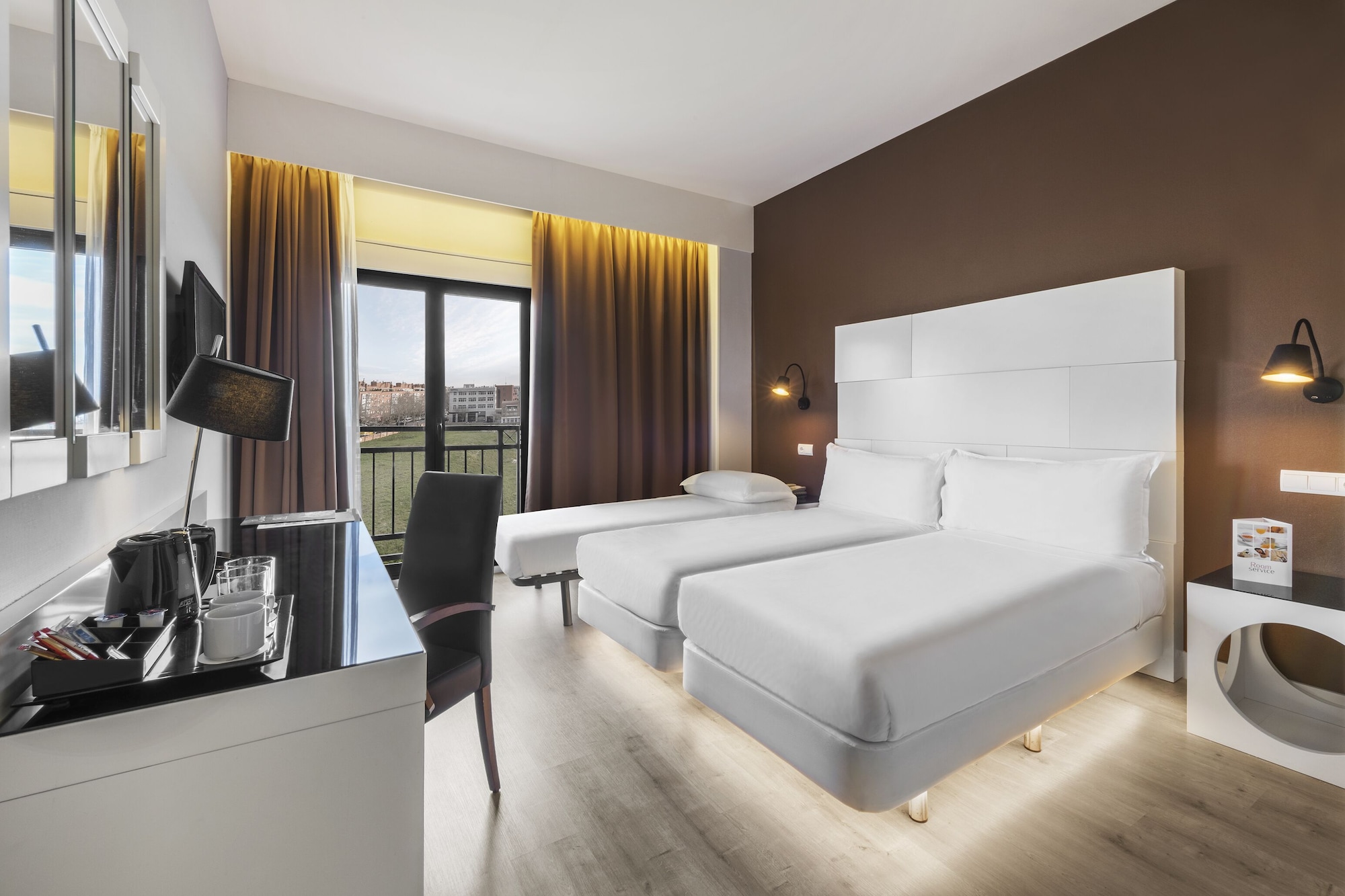 ROOM, TRIPLE