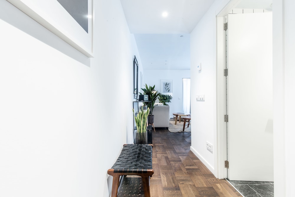 Terreno Studios 38/42