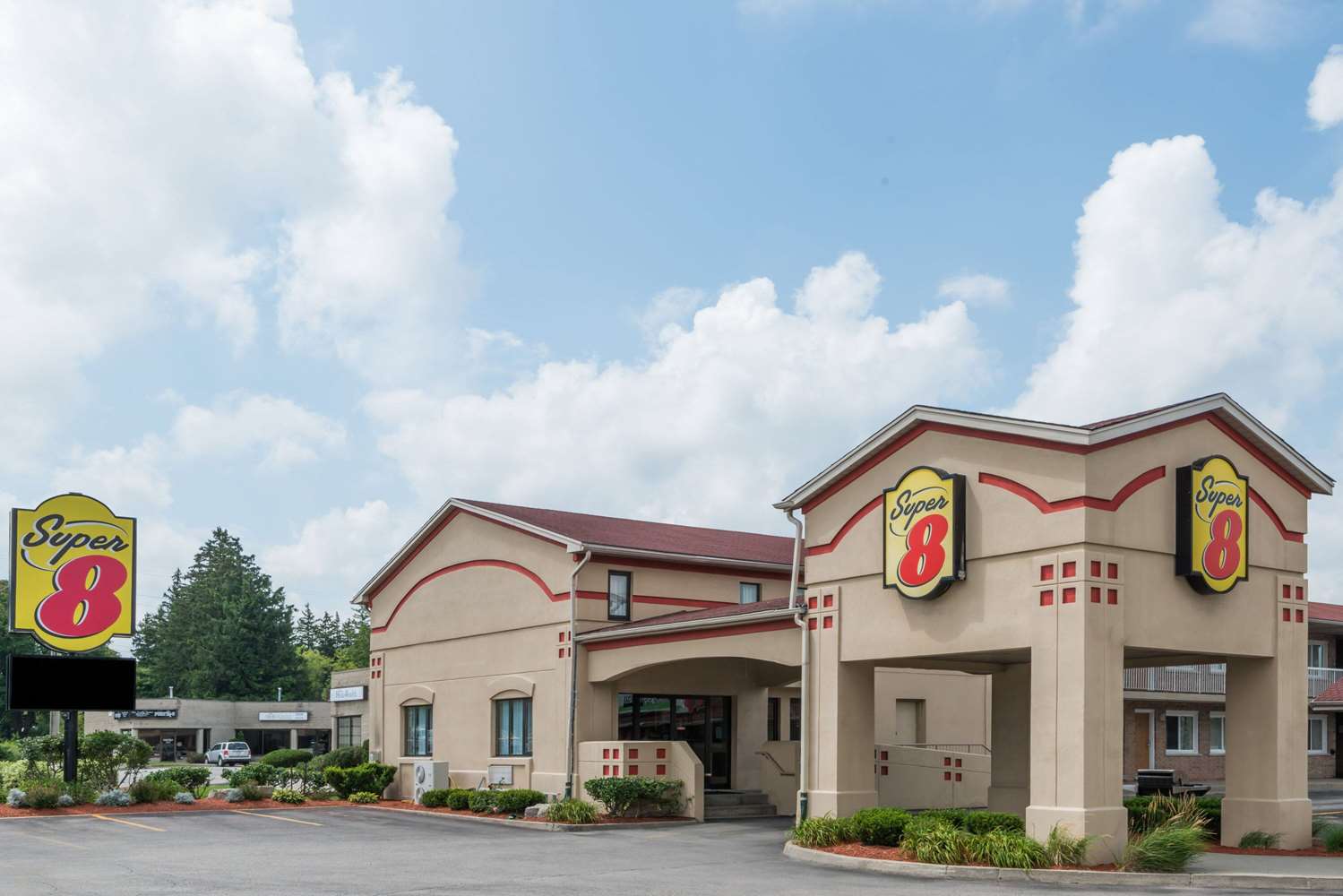 Super 8 By Wyndham Guelph 2/21
