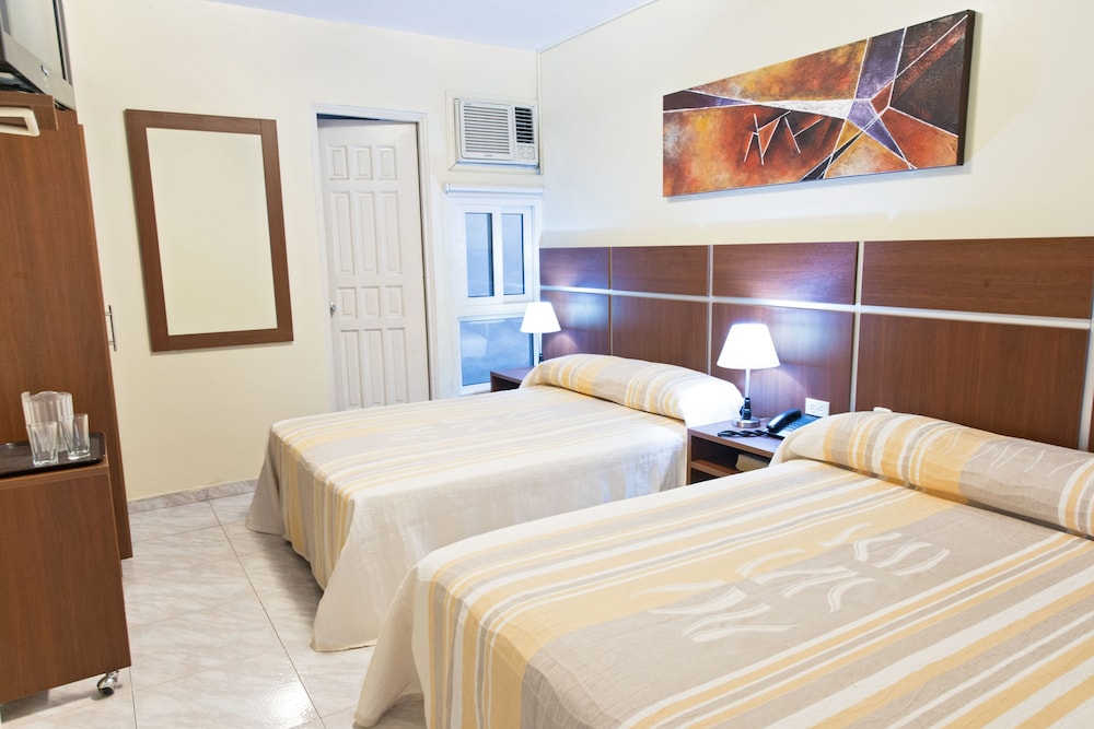 STANDARD, 2 DOUBLE BEDS