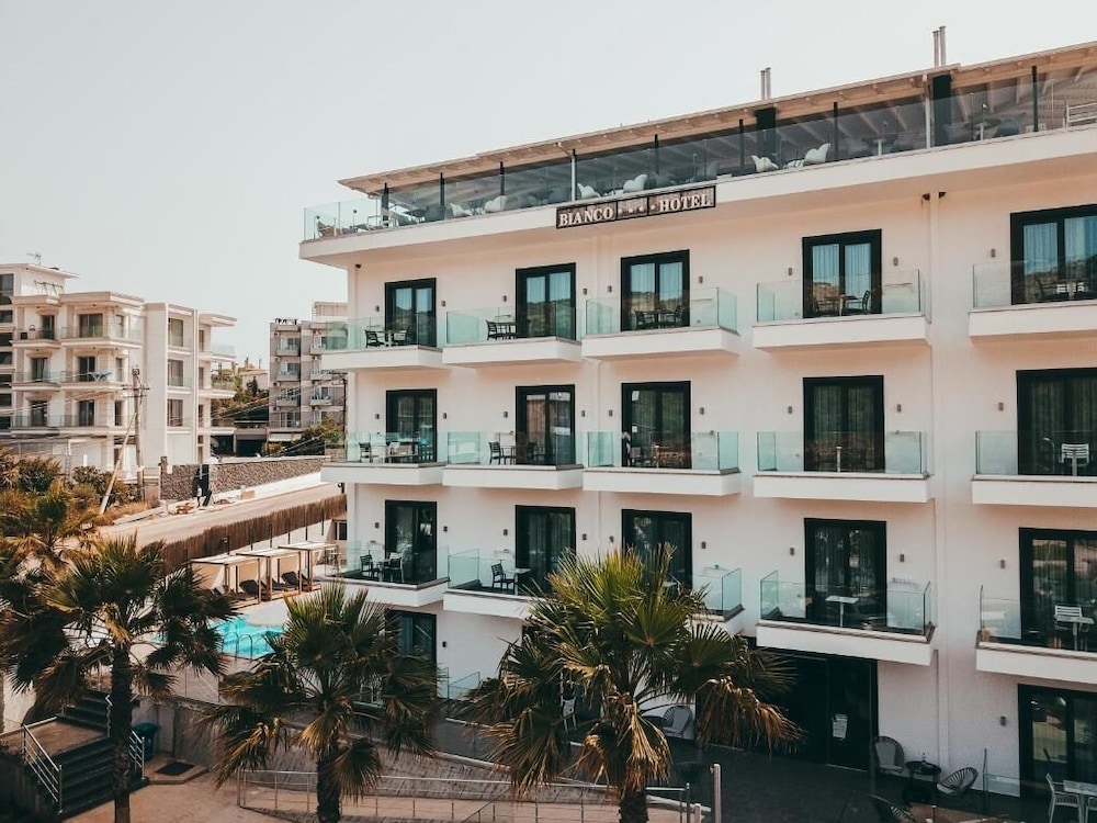 Bianco Hotel 6/61