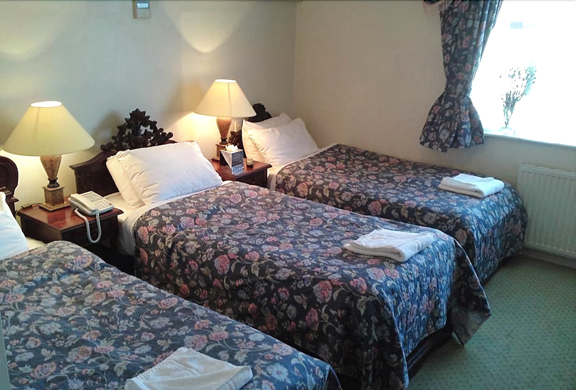 غرفة قياسية ثلاثية بسرير مزدوج وسرير فردي، My Place 4/8