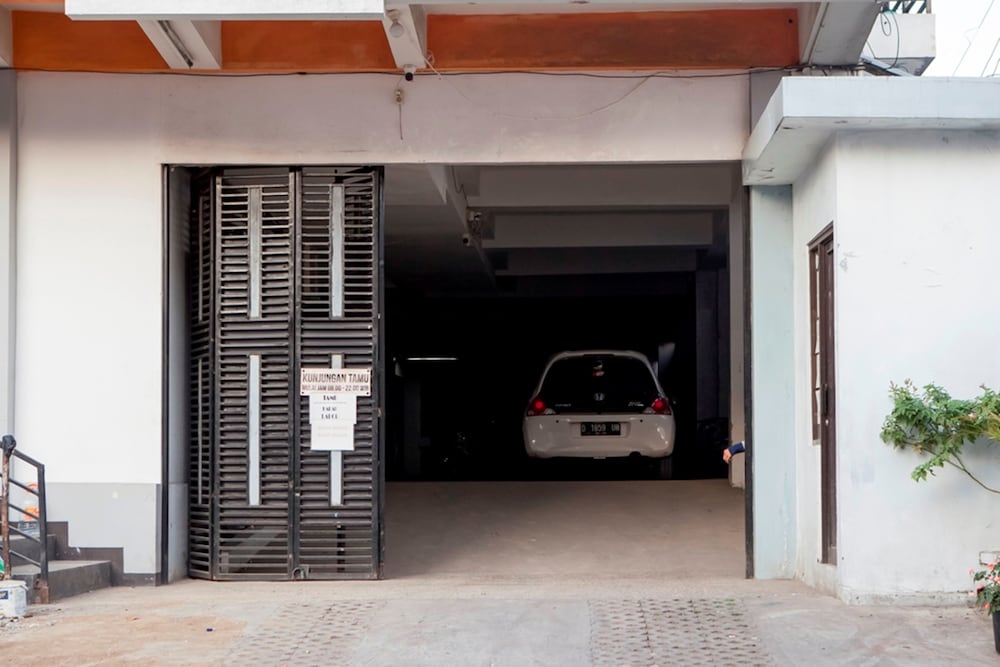 Reddoorz Plus Near Telkom Corporate University 28/29