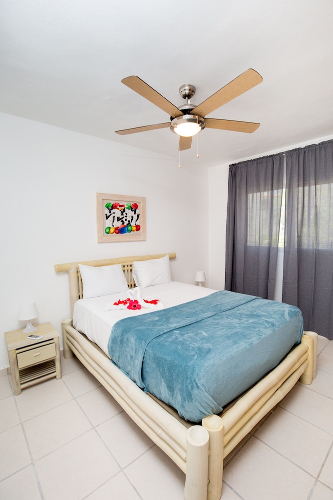 Los Corales Beach Village 25/73