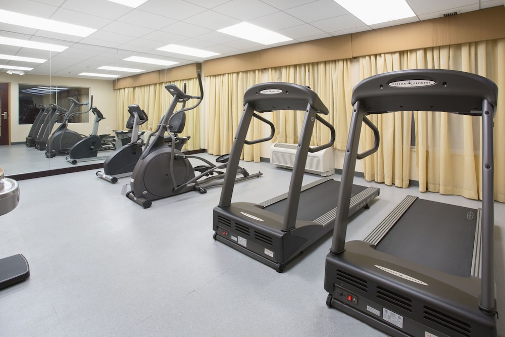 Holiday Inn Express and Suites Minot 32/50