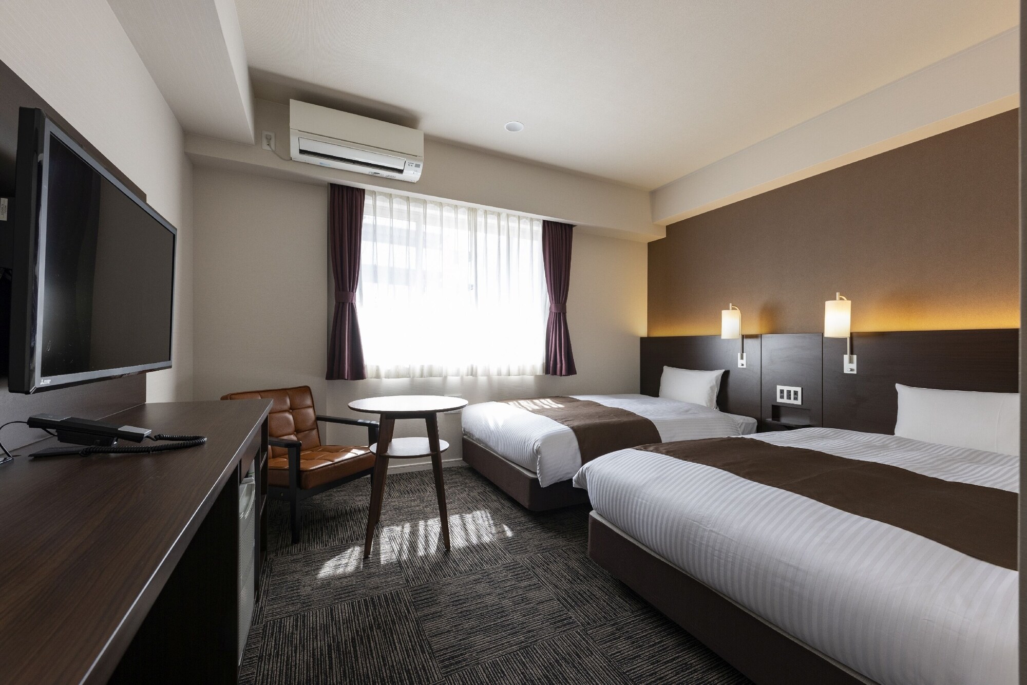 DELUXE, TWIN BEDS