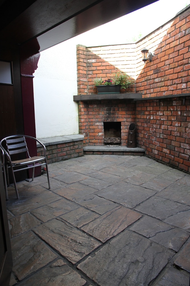 5 Corners Guest Inn 10/19