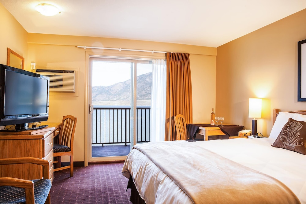 Coast Osoyoos Beach Hotel 8/50
